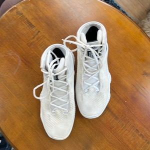 Men’s Adidas pro bounce Basketball sneakers